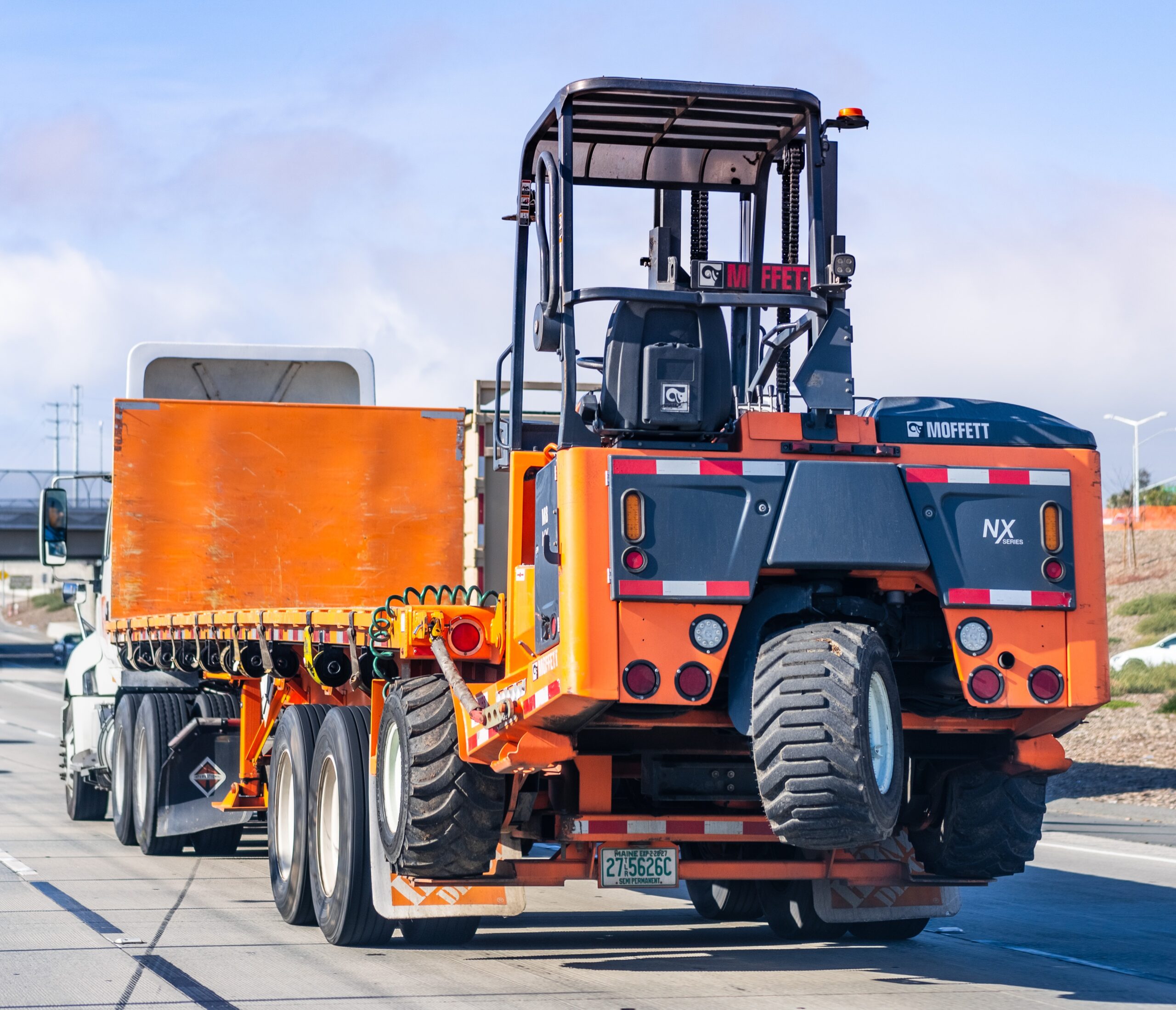 Jan 5, 2021 Antioch / CA / USA - Truck carrying a MOFFETT M8 NX forklift on the freeway